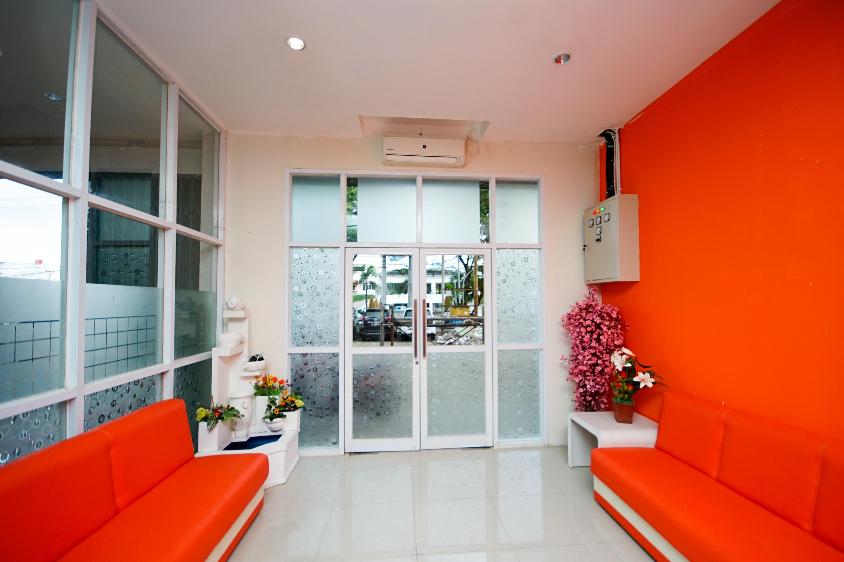 Oyo 251 The Maximus Inn Hotel Palembang Exterior foto