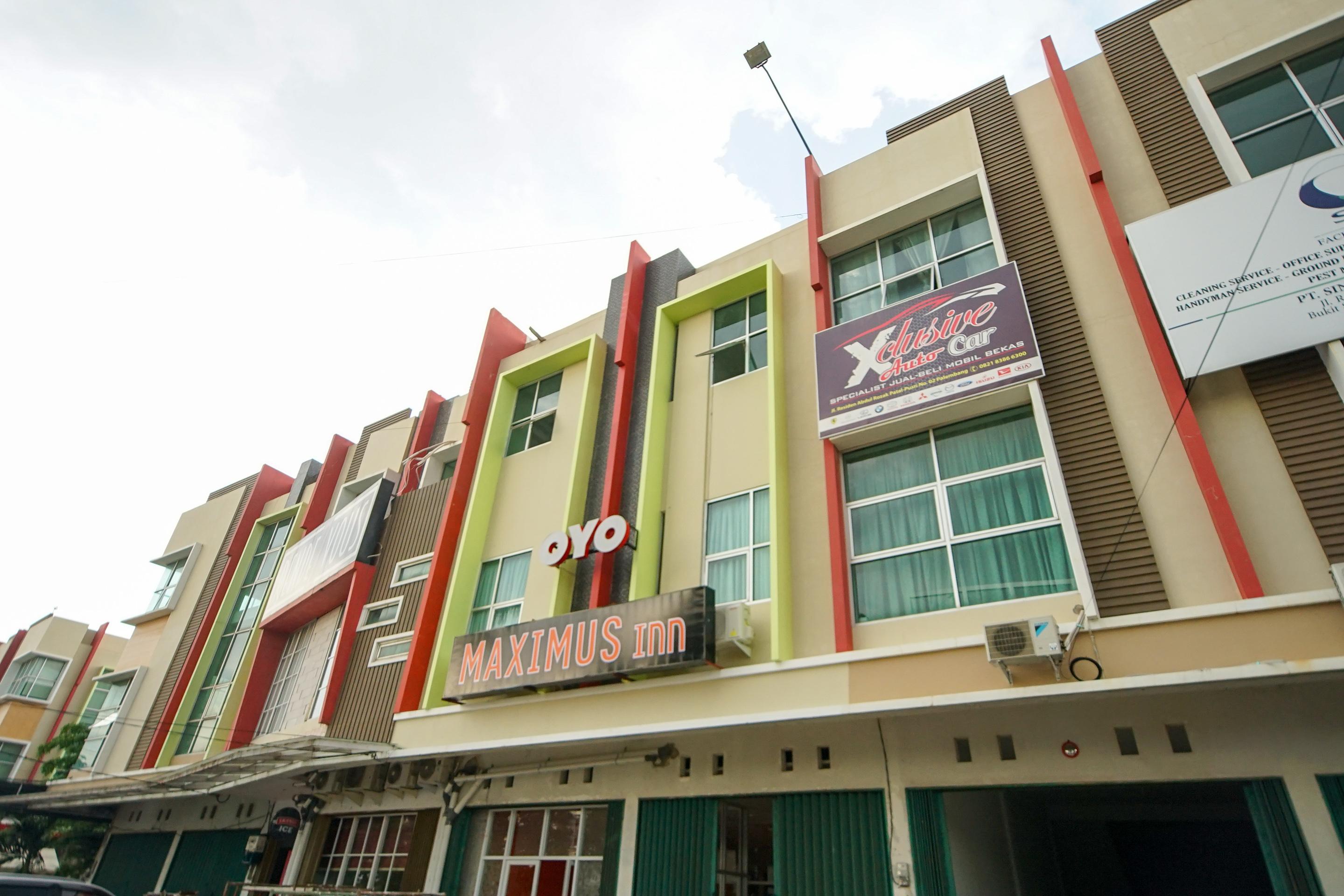 Oyo 251 The Maximus Inn Hotel Palembang Exterior foto
