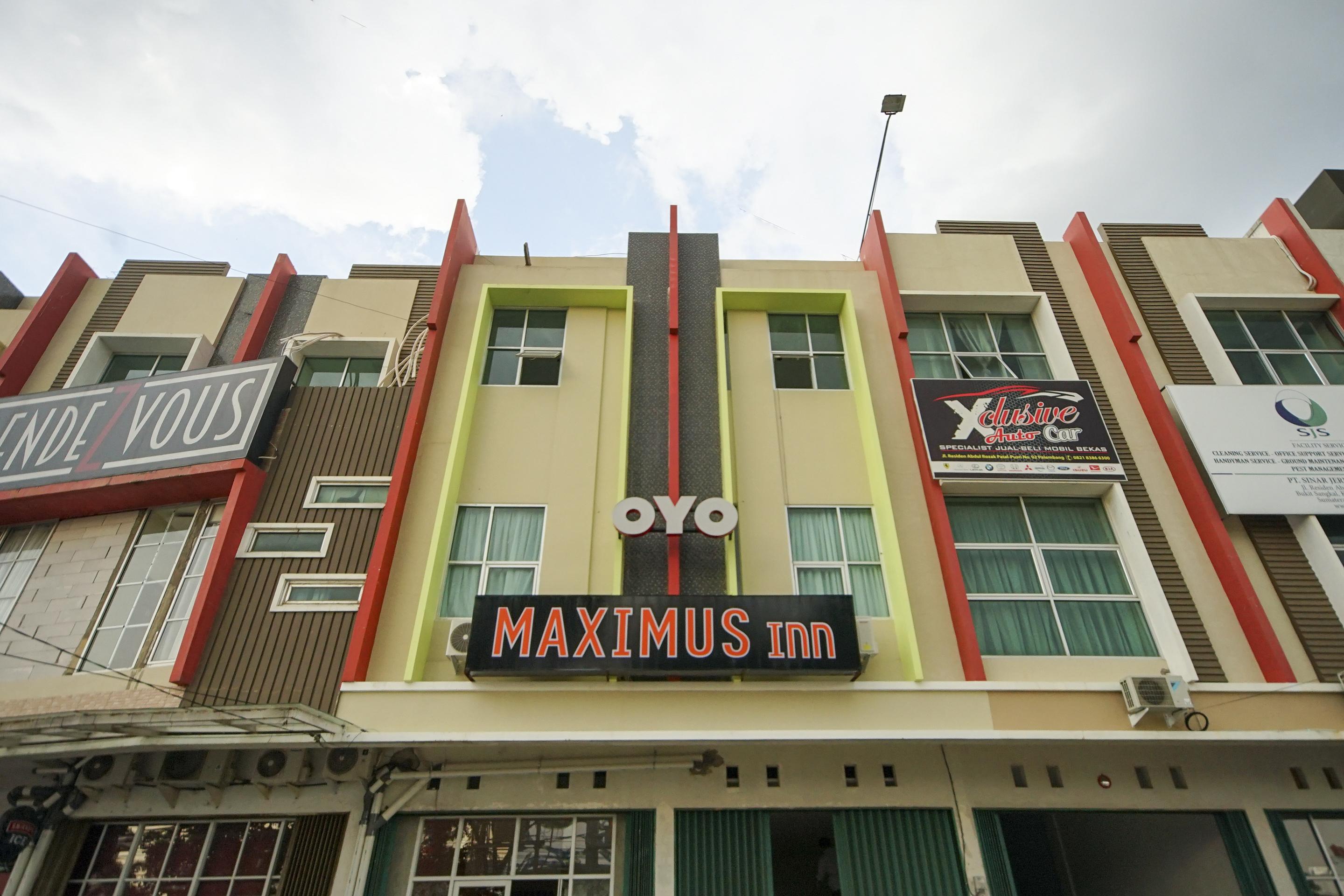 Oyo 251 The Maximus Inn Hotel Palembang Exterior foto