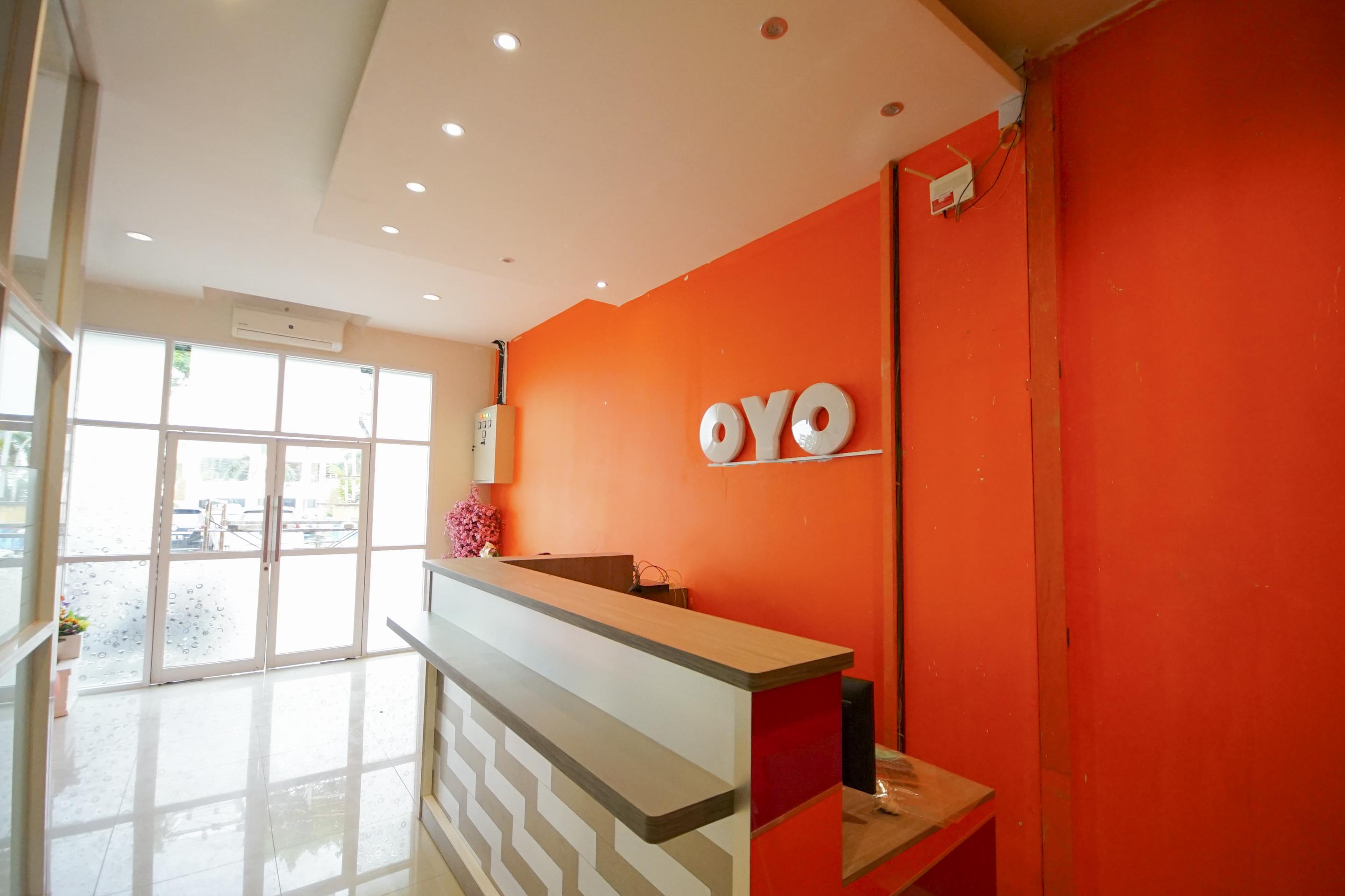 Oyo 251 The Maximus Inn Hotel Palembang Exterior foto