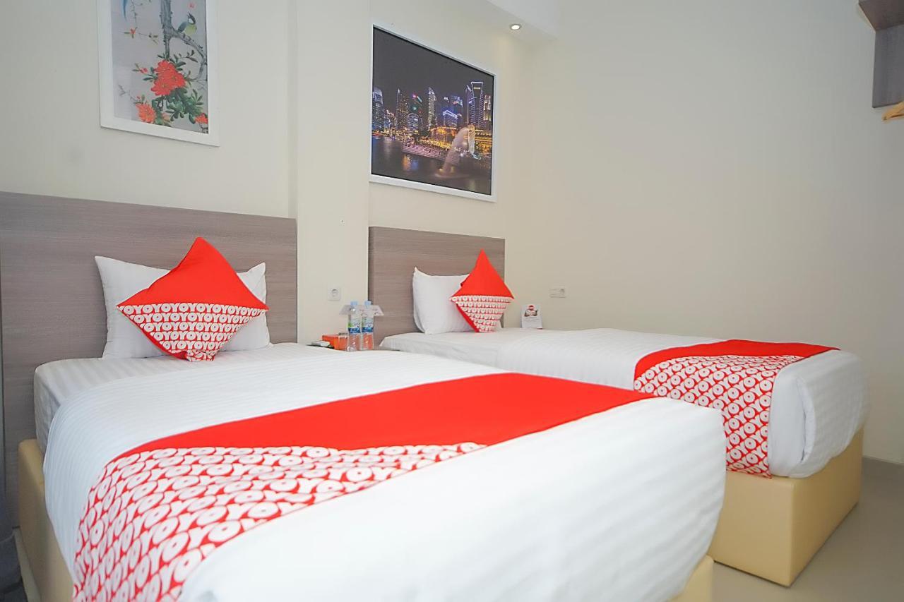 Oyo 251 The Maximus Inn Hotel Palembang Exterior foto